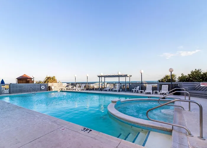 Crystal Coast Oceanfront Hotel