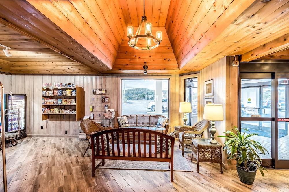 Hotel Crystal Coast Oceanfront Pine Knoll Shores