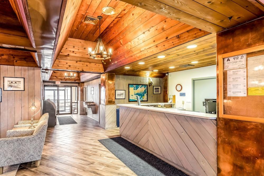 Crystal Coast Oceanfront Pine Knoll Shores