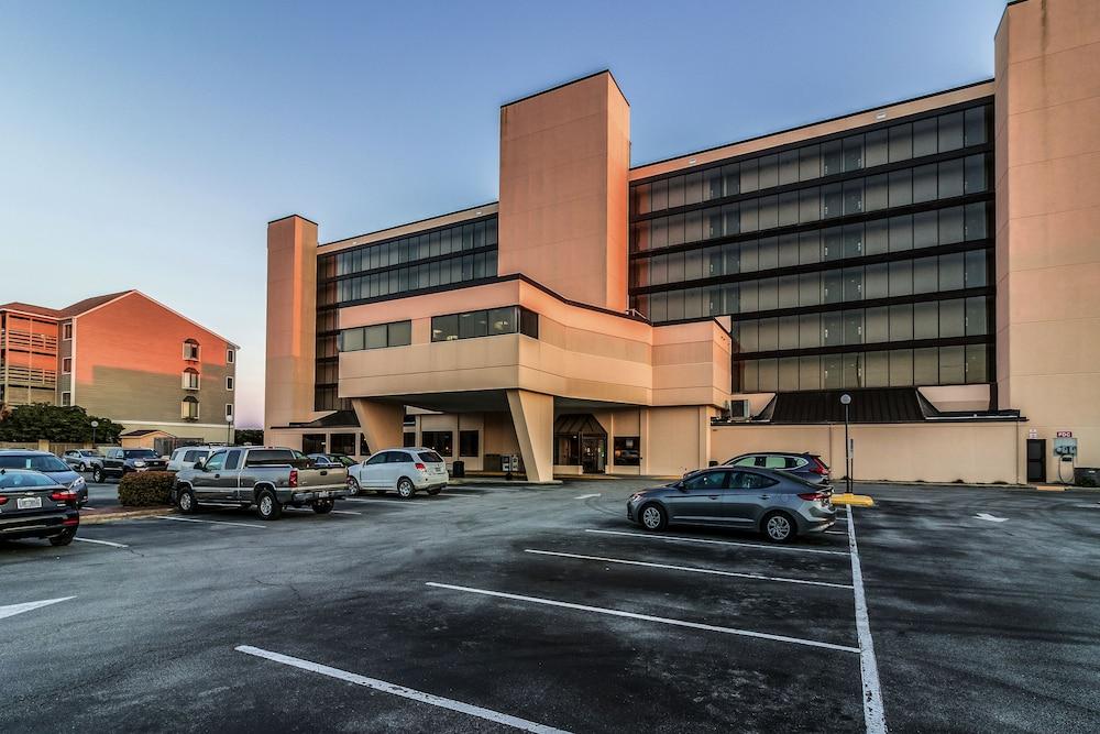 Crystal Coast Oceanfront Hotel